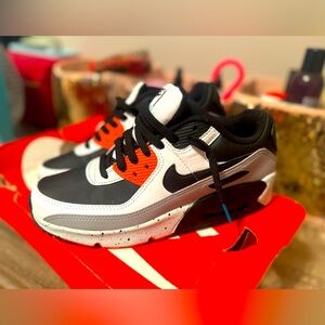 Brand new inbox, Nike air max.